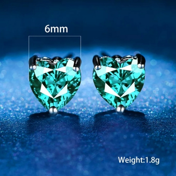 🎀14k White Gold Aquamarine Heart Studs - Picture 5 of 5